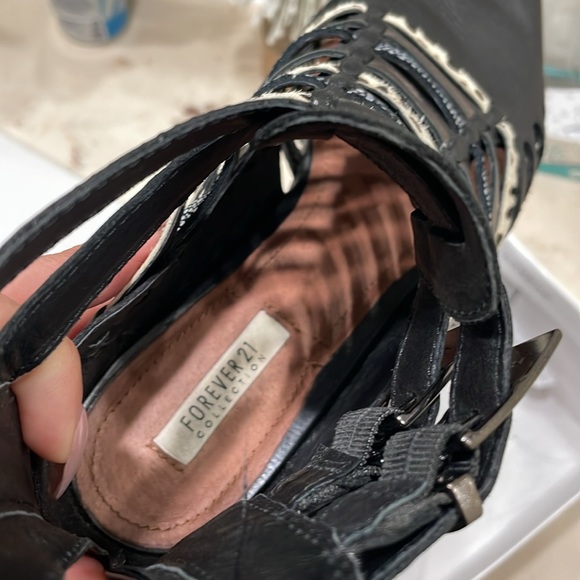 Forever 21 pointed booties - Picture 8 of 8